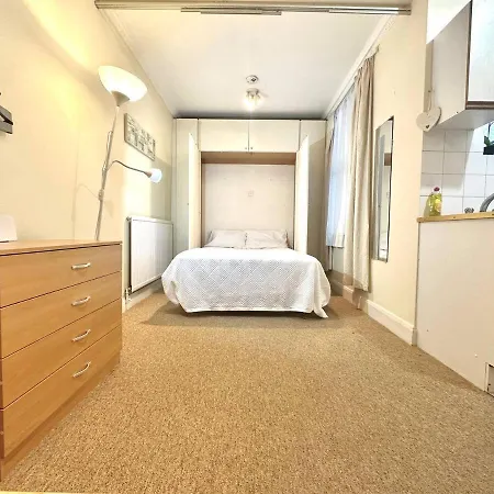 Studio Flat In Paddington London